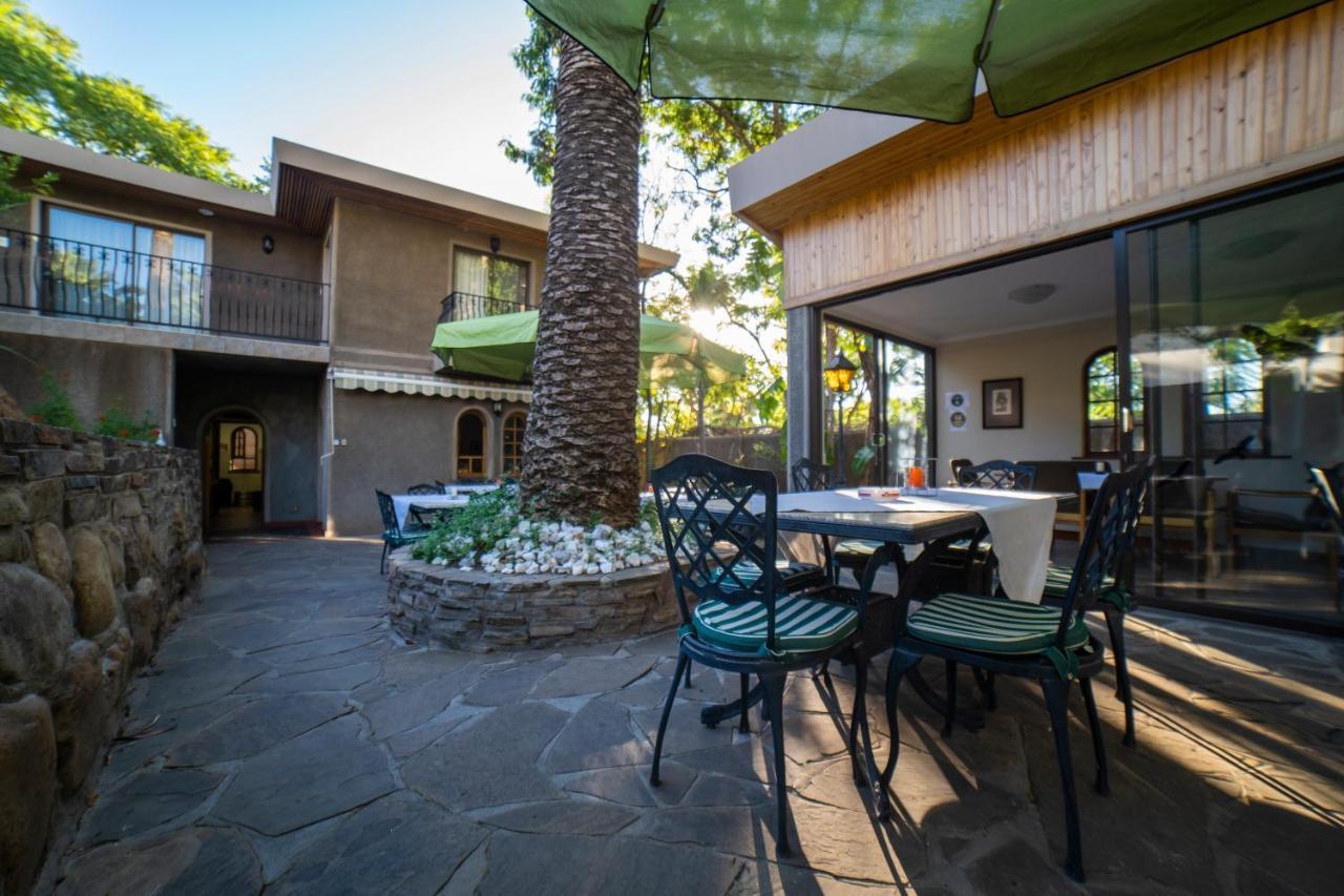 Hotel Pension Palmquell Klein Windhoek Exterior photo